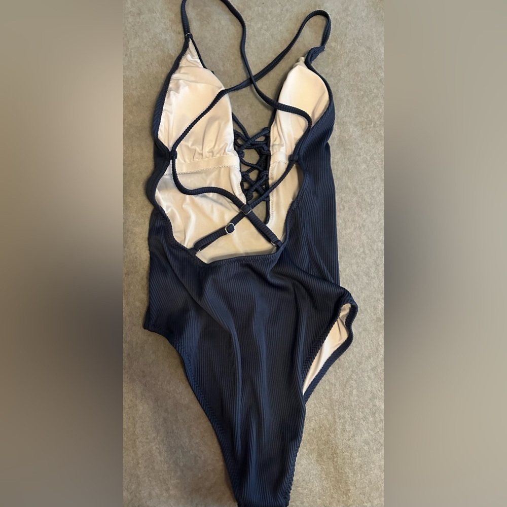 NWT CUPSHE Women's Solid Color V neck Lace Up One Piece Swimsuit Blue Size S - Picture 5 of 6
